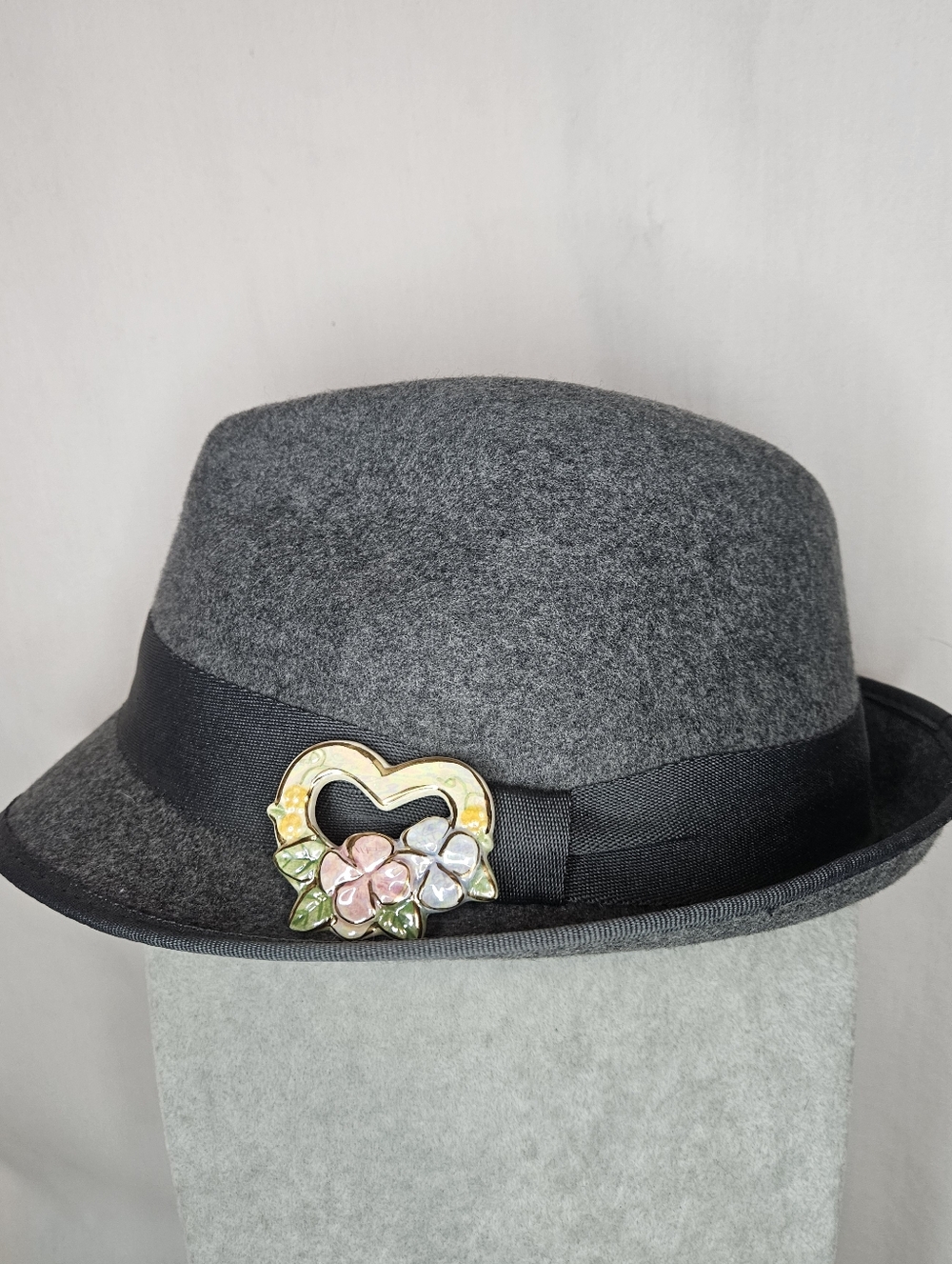 Vintage Iridescent Ceramic Floral Heart Brooch – Hand-Painted Excellent Cond. - Picture 7 of 8